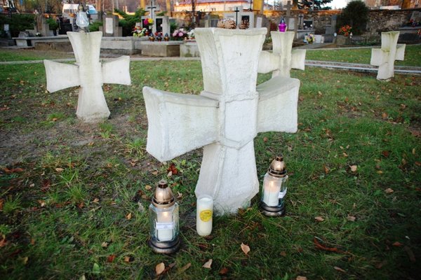 Młodzi pamiętają - Strzelcy z WDK na grobach żołnierzy
Foto Marcin Janaszek