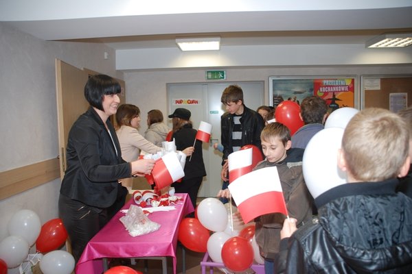 Młodzież pamięta - wspólne śpiewanie pieśni legionowych - Fot. Agnieszka Markiton