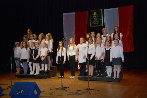 Młodzież pamięta - wspólne śpiewanie pieśni legionowych - Fot. Agnieszka Markiton