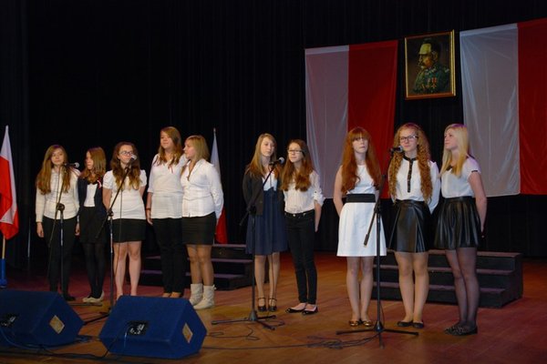 Młodzież pamięta - wspólne śpiewanie pieśni legionowych - Fot. Agnieszka Markiton