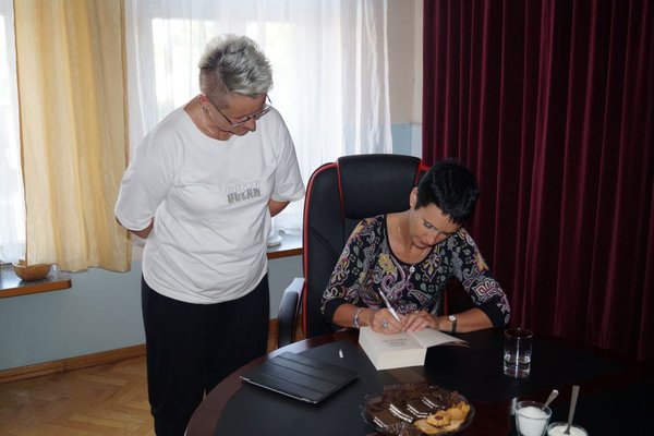 Spotkanie autorskie z Tanyą Valko  - Źródło: Biblioteka Centrum Kultury w Piekoszowie