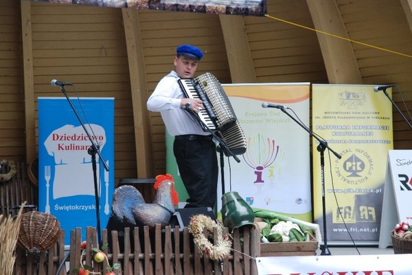 Koncert laureatów XXXVIII Buskich Spotkań z Folklorem - Dariusz Adamczyk - I miejsce w kat. solistów-instrumentalistów w opracowaniu artystycznym 
Fot. DDK WDK