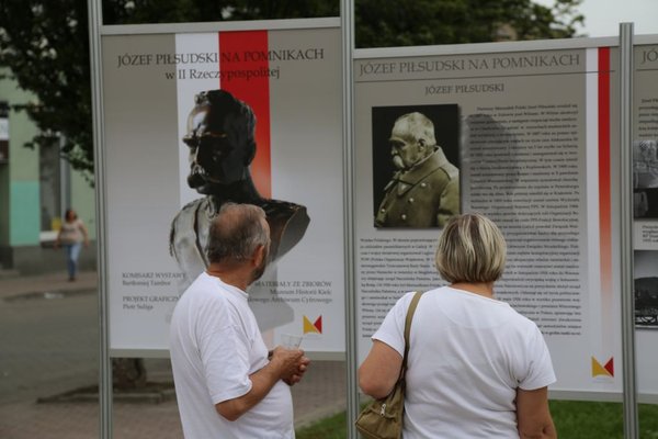Odsłonięcie pomnika Józefa Piłsudskiego w Kielcach - fot. Małgorzata Chmiel