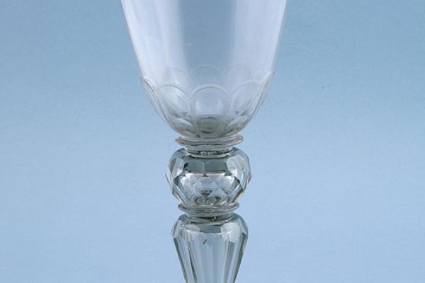 Szkła z polskich manufaktur w zbiorach MNiK