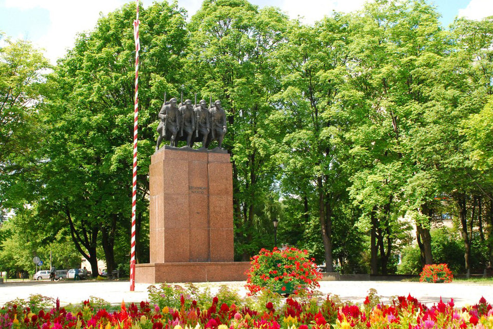 Kielce - Plac Marszałka Józefa Piłsudskiego - Pomnik Czynu Legionowego