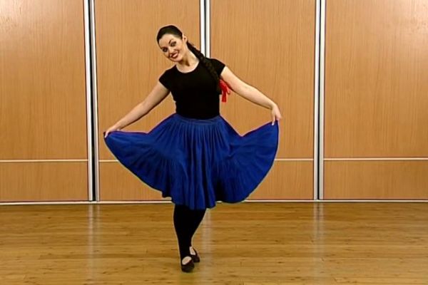Kujawiak - elementy ozdobne tancerki - kołysany - Portal Informacji Kulturalnej